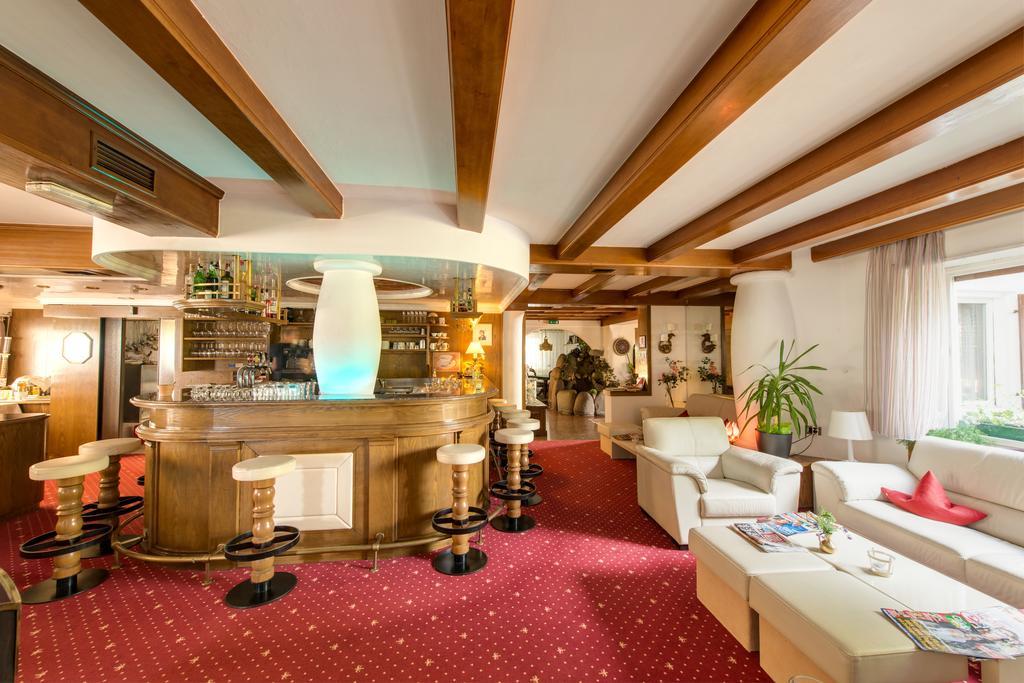 Hotel Waldhof Корнаяно Екстериор снимка